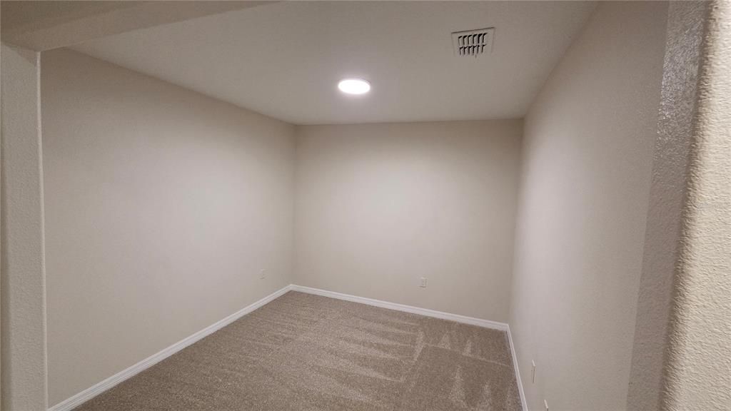 合同活跃: $240,000 (2 贝兹, 2 浴室, 1589 平方英尺)