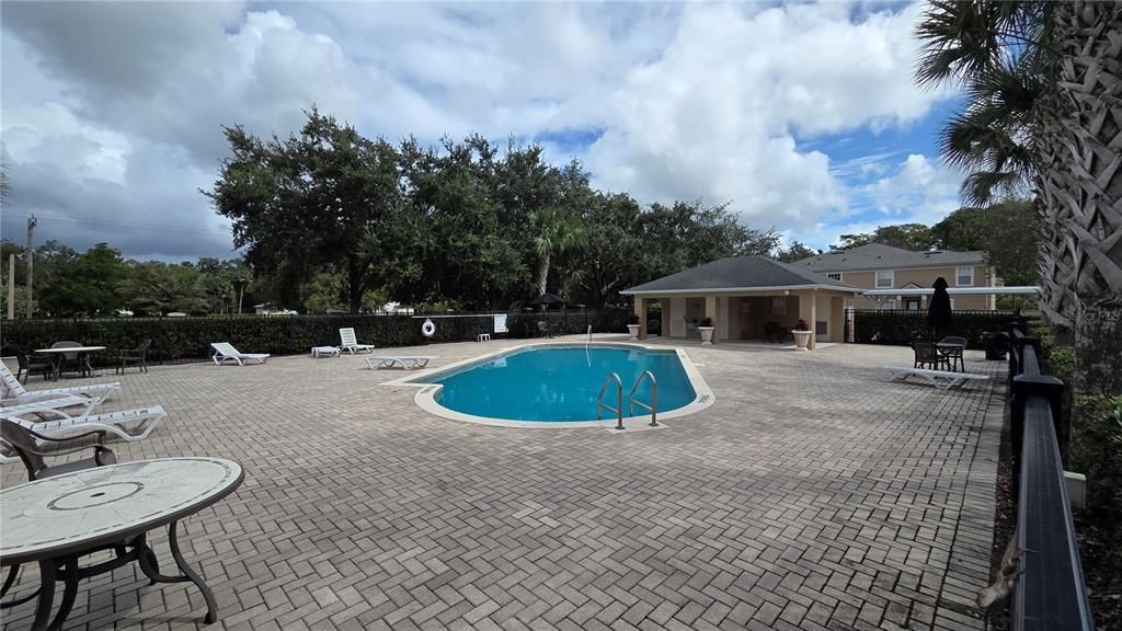 合同活跃: $240,000 (2 贝兹, 2 浴室, 1589 平方英尺)