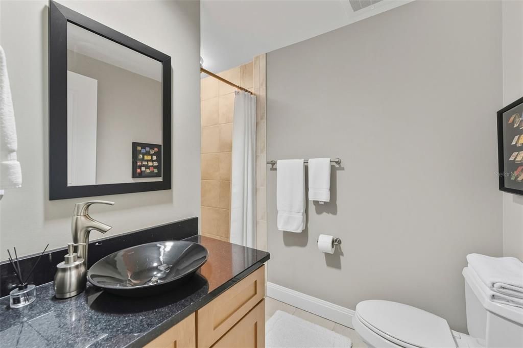 Под контрактом: $900,000 (2 спален, 2 ванн, 1626 Квадратных фут)