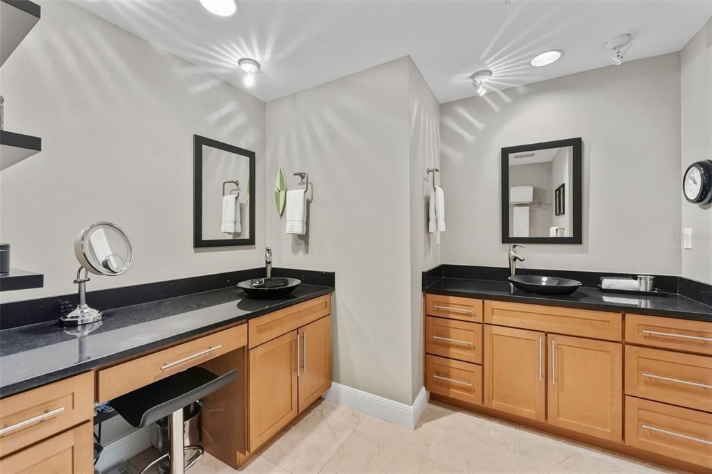 Под контрактом: $900,000 (2 спален, 2 ванн, 1626 Квадратных фут)