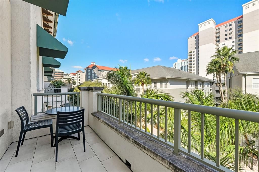 Под контрактом: $900,000 (2 спален, 2 ванн, 1626 Квадратных фут)