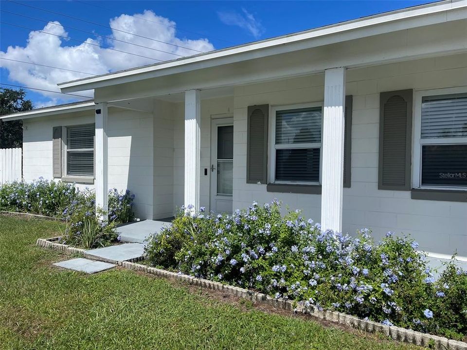 Active With Contract: $2,275 (3 beds, 2 baths, 1223 Square Feet)