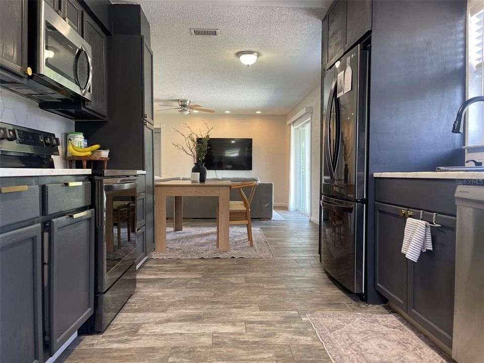 Active With Contract: $2,275 (3 beds, 2 baths, 1223 Square Feet)