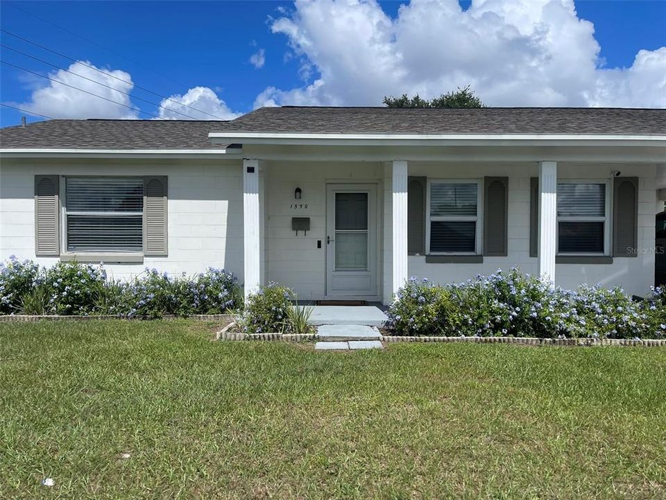 Active With Contract: $2,275 (3 beds, 2 baths, 1223 Square Feet)