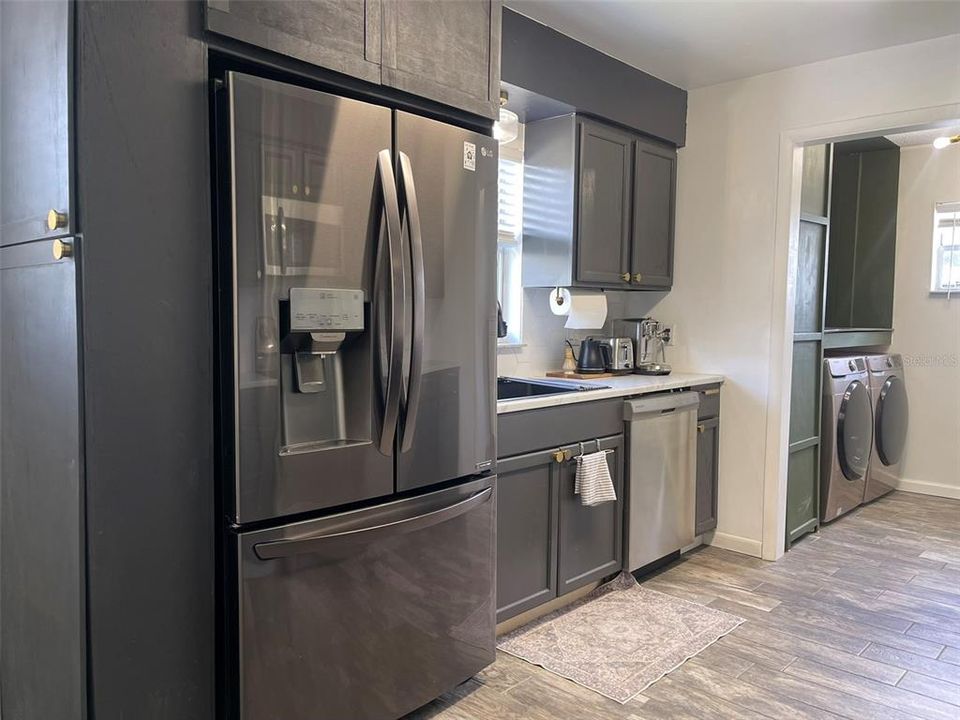 Active With Contract: $2,275 (3 beds, 2 baths, 1223 Square Feet)