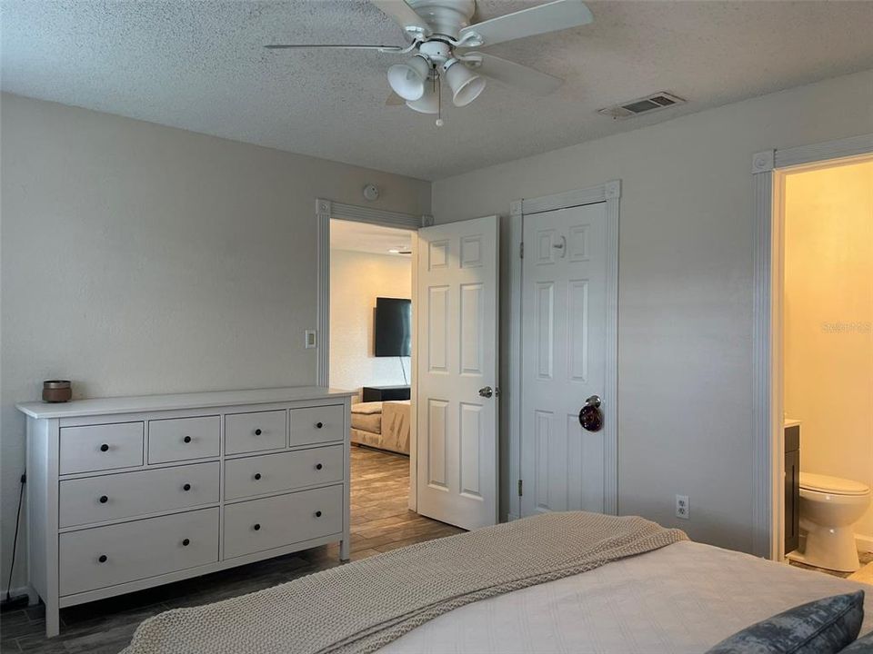 Active With Contract: $2,275 (3 beds, 2 baths, 1223 Square Feet)