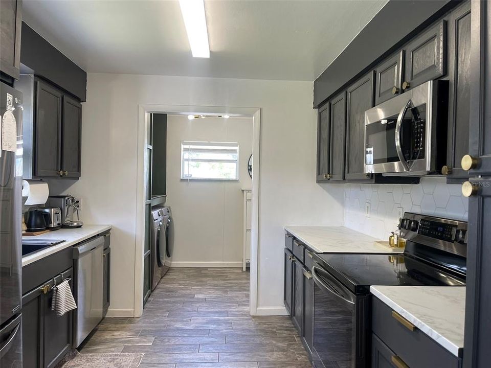 Active With Contract: $2,275 (3 beds, 2 baths, 1223 Square Feet)
