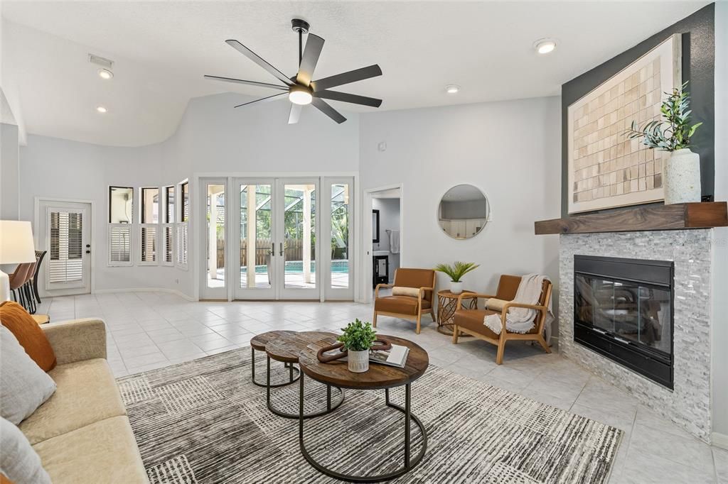 合同活跃: $925,000 (4 贝兹, 3 浴室, 2301 平方英尺)