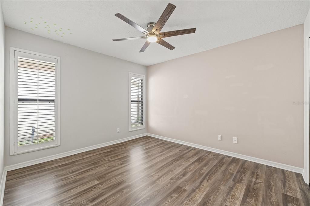 合同活跃: $925,000 (4 贝兹, 3 浴室, 2301 平方英尺)