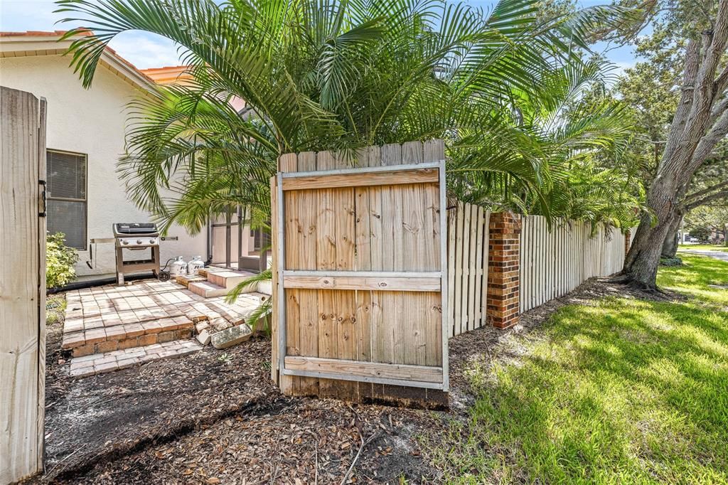 合同活跃: $925,000 (4 贝兹, 3 浴室, 2301 平方英尺)