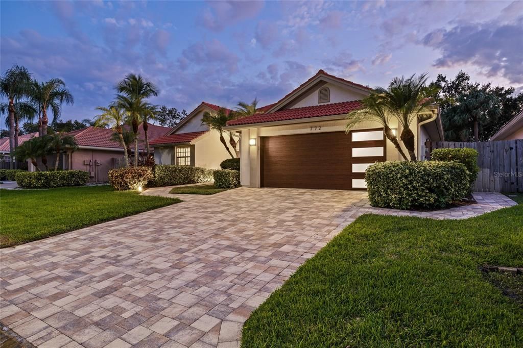 合同活跃: $925,000 (4 贝兹, 3 浴室, 2301 平方英尺)