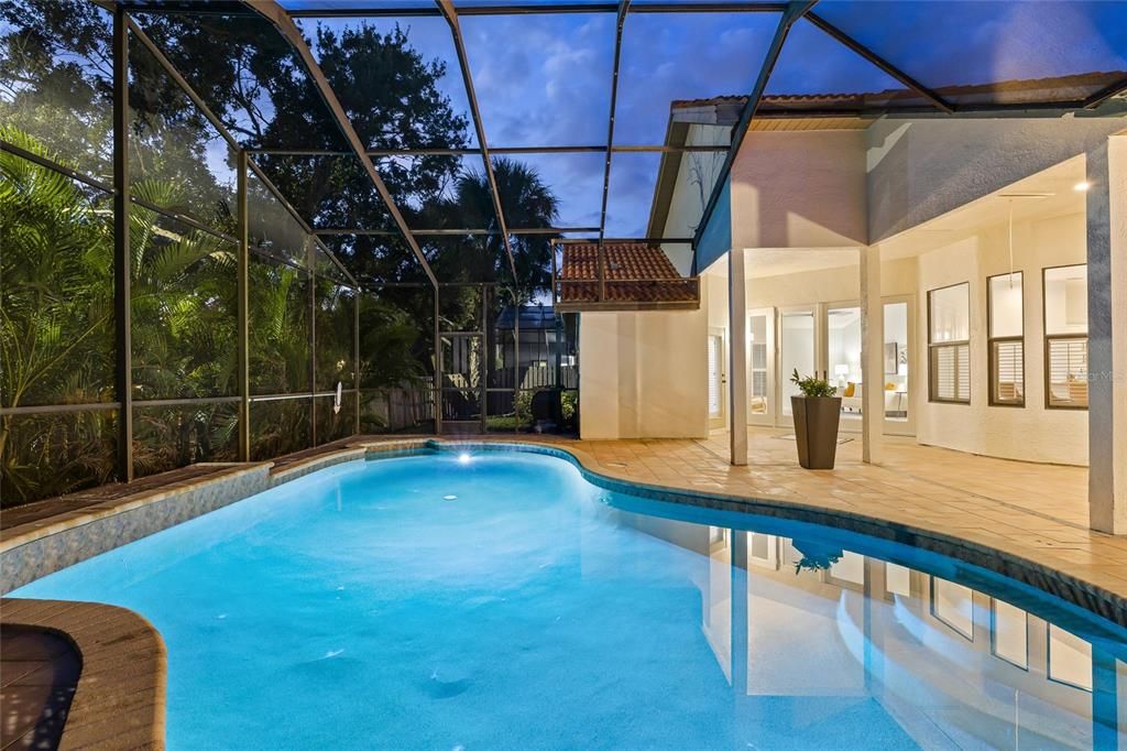 合同活跃: $925,000 (4 贝兹, 3 浴室, 2301 平方英尺)