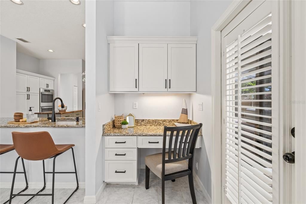 合同活跃: $925,000 (4 贝兹, 3 浴室, 2301 平方英尺)