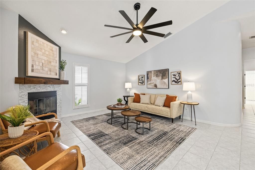 合同活跃: $925,000 (4 贝兹, 3 浴室, 2301 平方英尺)