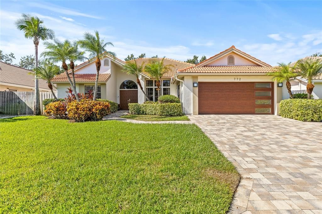 合同活跃: $925,000 (4 贝兹, 3 浴室, 2301 平方英尺)