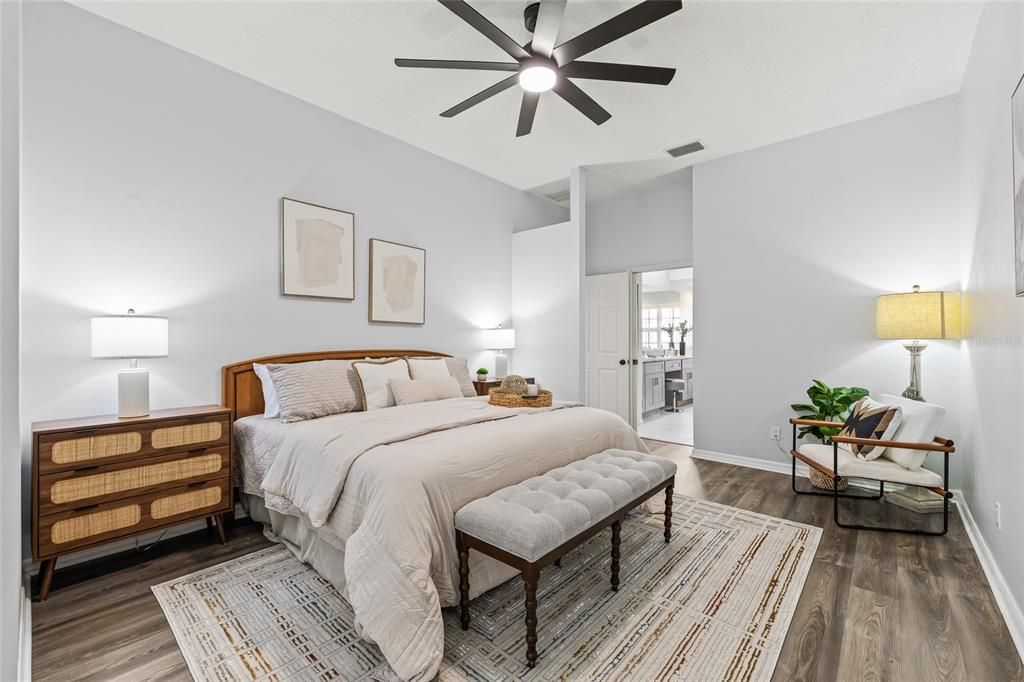 合同活跃: $925,000 (4 贝兹, 3 浴室, 2301 平方英尺)