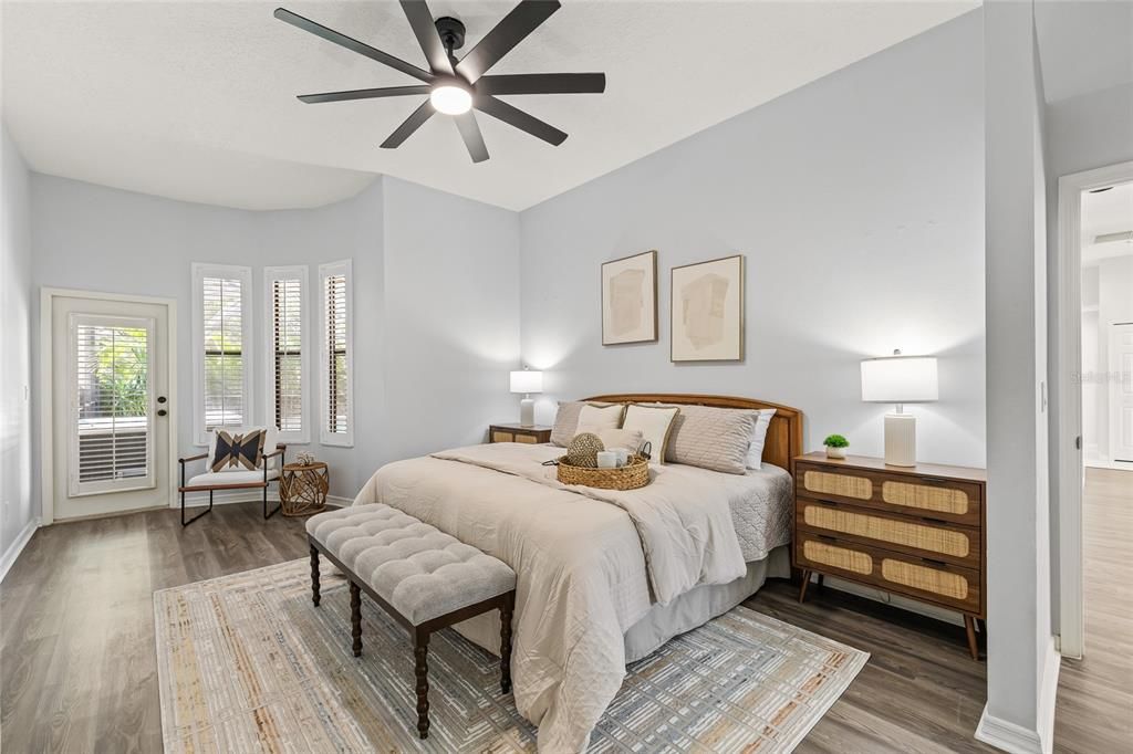 合同活跃: $925,000 (4 贝兹, 3 浴室, 2301 平方英尺)