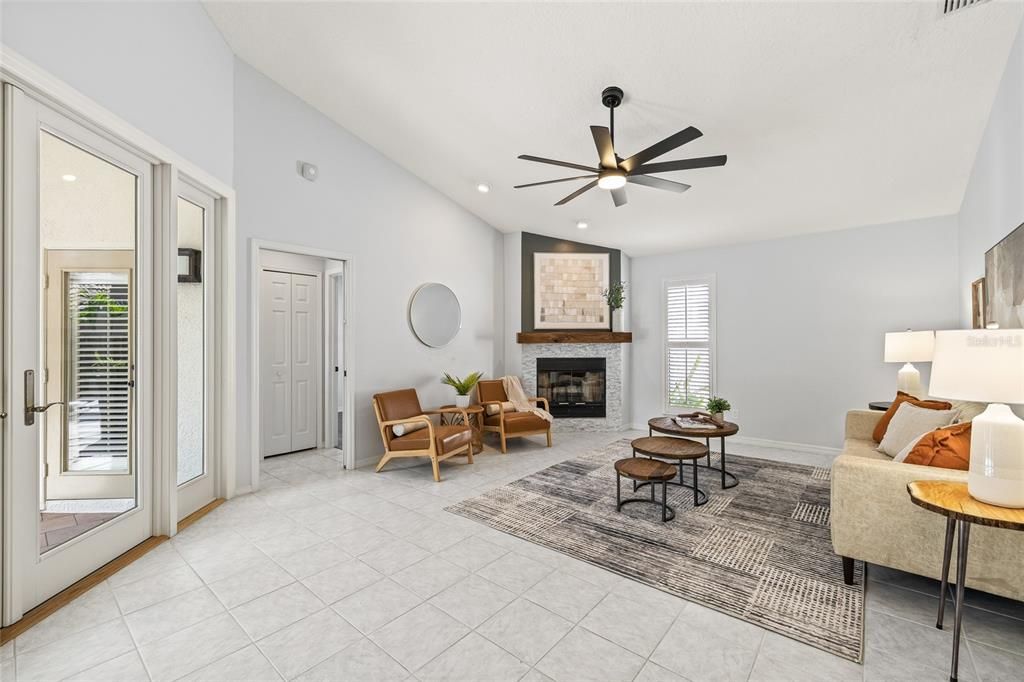 合同活跃: $925,000 (4 贝兹, 3 浴室, 2301 平方英尺)