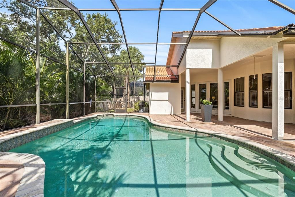 合同活跃: $925,000 (4 贝兹, 3 浴室, 2301 平方英尺)