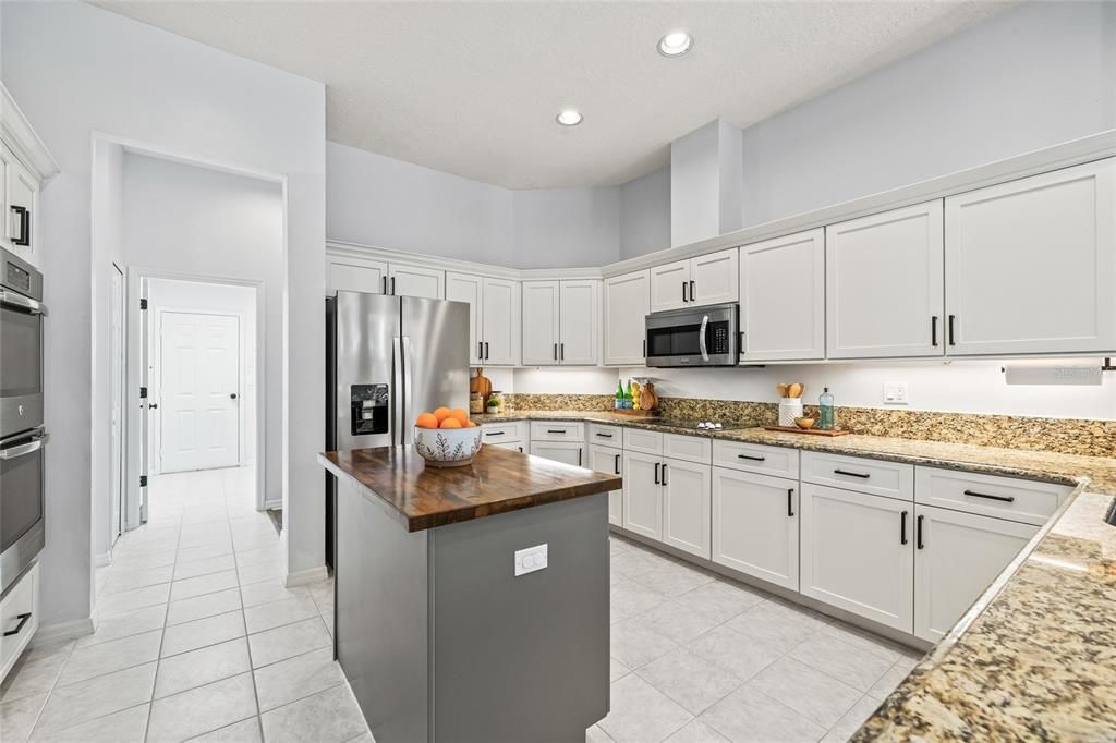 合同活跃: $925,000 (4 贝兹, 3 浴室, 2301 平方英尺)