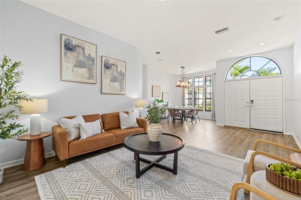 合同活跃: $925,000 (4 贝兹, 3 浴室, 2301 平方英尺)