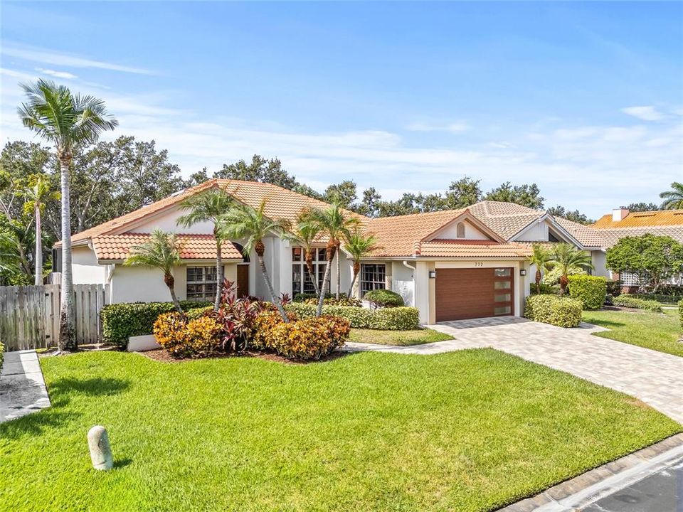 合同活跃: $925,000 (4 贝兹, 3 浴室, 2301 平方英尺)