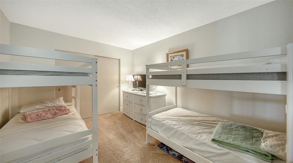 For Sale: $480,000 (2 beds, 2 baths, 1068 Square Feet)