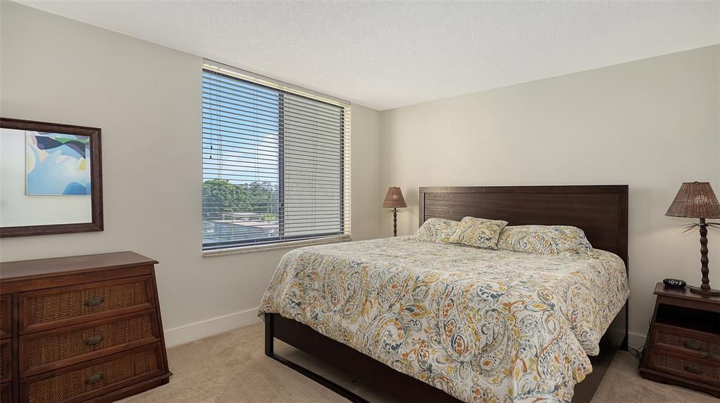 For Sale: $480,000 (2 beds, 2 baths, 1068 Square Feet)