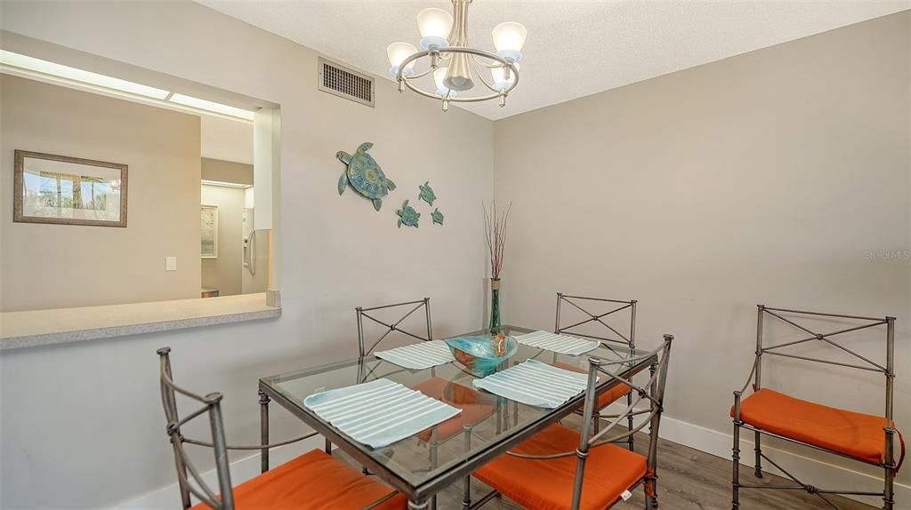 For Sale: $480,000 (2 beds, 2 baths, 1068 Square Feet)