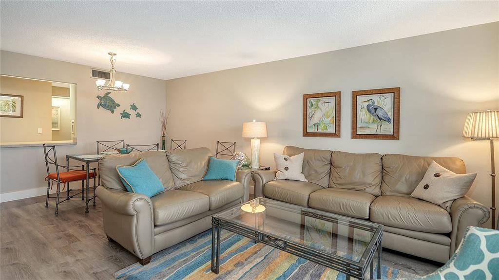 For Sale: $480,000 (2 beds, 2 baths, 1068 Square Feet)