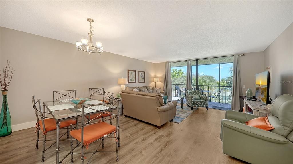 For Sale: $480,000 (2 beds, 2 baths, 1068 Square Feet)