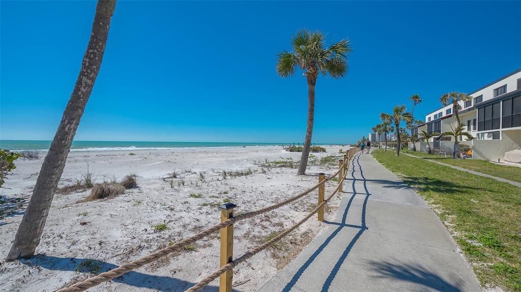 For Sale: $480,000 (2 beds, 2 baths, 1068 Square Feet)