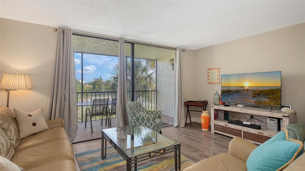 For Sale: $480,000 (2 beds, 2 baths, 1068 Square Feet)