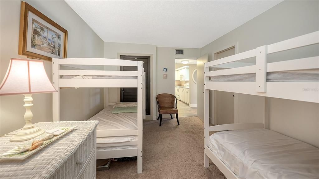 For Sale: $480,000 (2 beds, 2 baths, 1068 Square Feet)