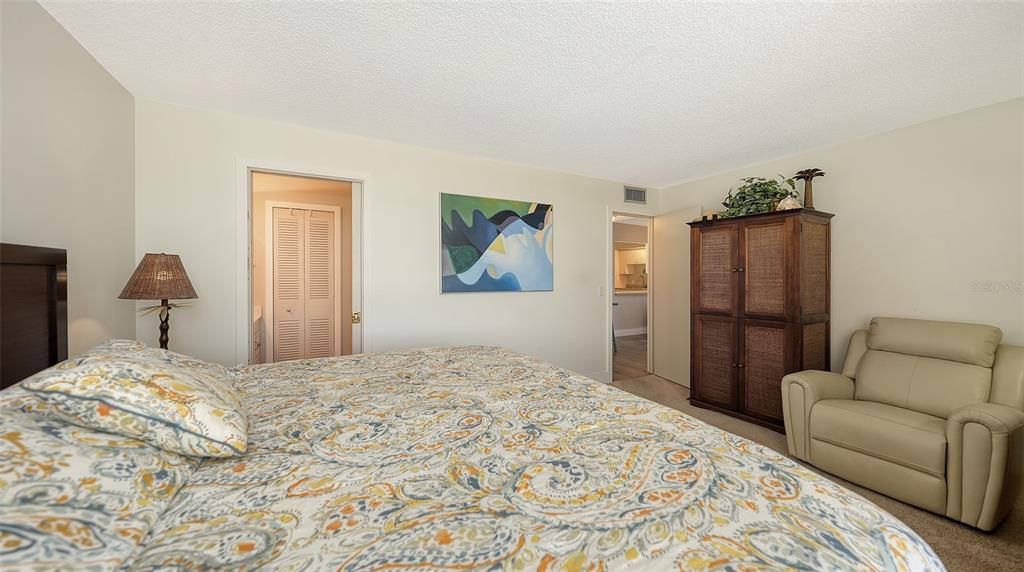 For Sale: $480,000 (2 beds, 2 baths, 1068 Square Feet)