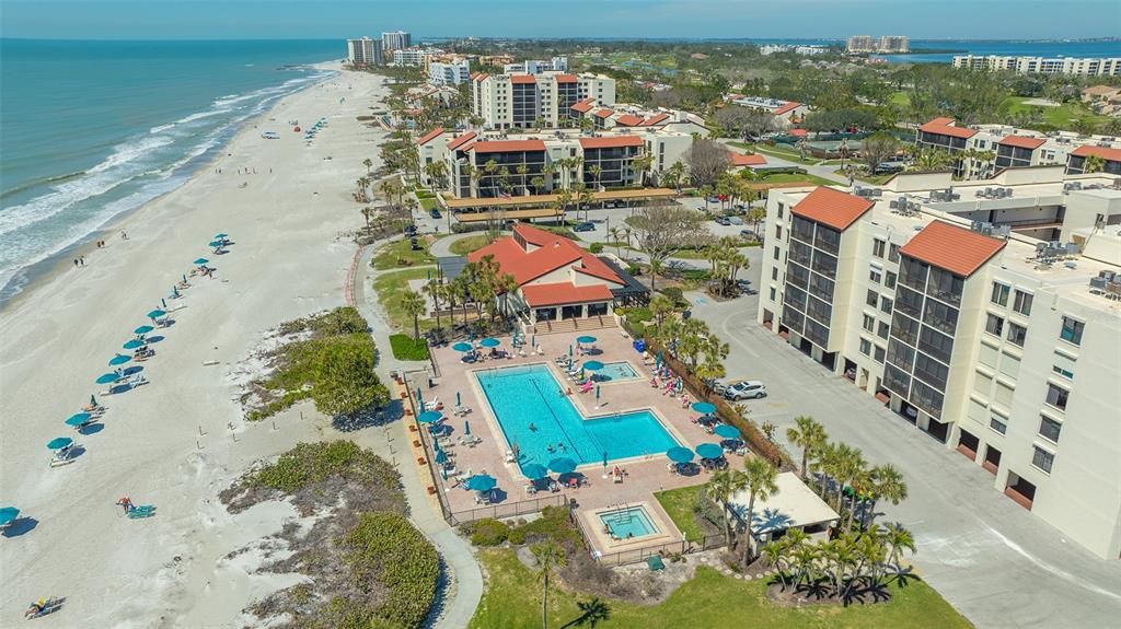 For Sale: $480,000 (2 beds, 2 baths, 1068 Square Feet)