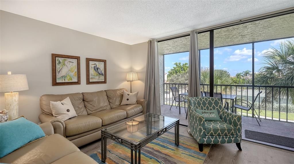 For Sale: $480,000 (2 beds, 2 baths, 1068 Square Feet)