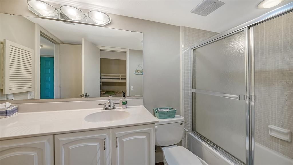 For Sale: $480,000 (2 beds, 2 baths, 1068 Square Feet)