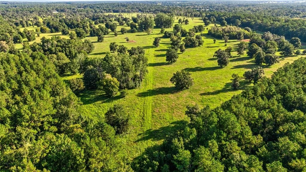 На продажу: $3,700,000 (200.90 acres)