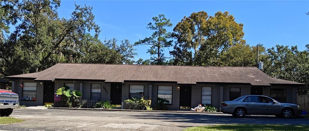 Active With Contract: $1,300 (2 beds, 1 baths, 800 Square Feet)