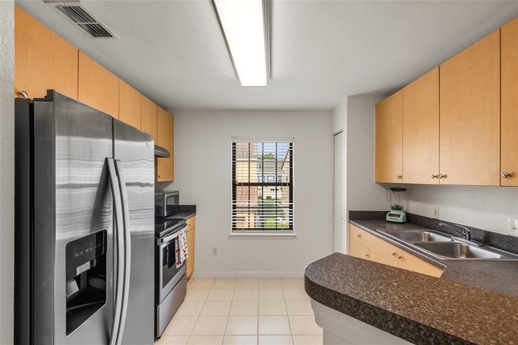 For Sale: $334,900 (2 beds, 2 baths, 1356 Square Feet)