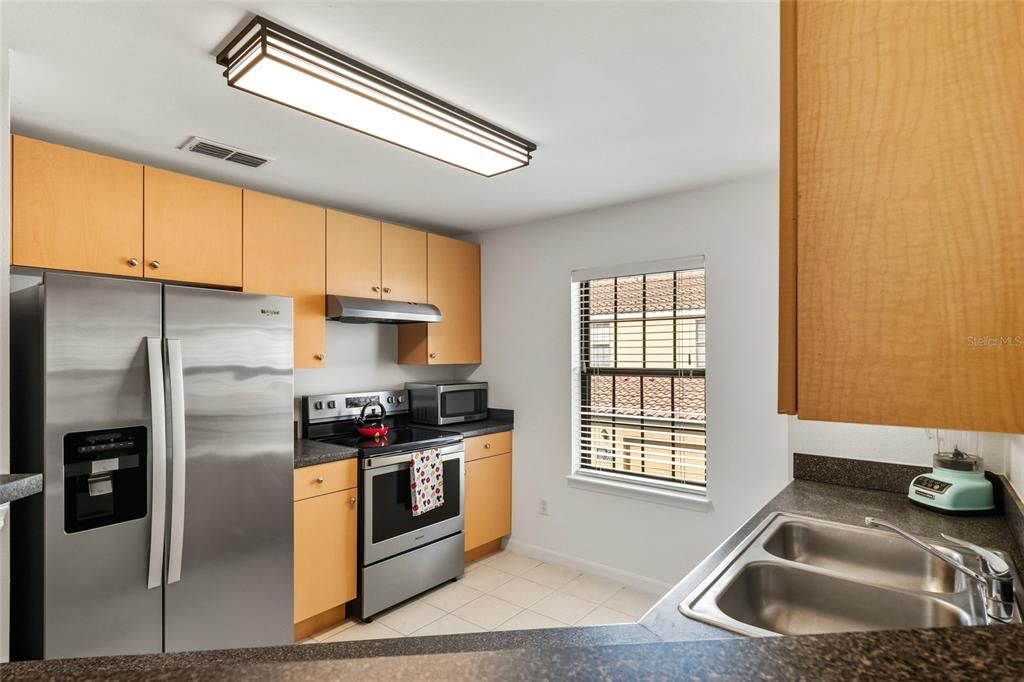 For Sale: $334,900 (2 beds, 2 baths, 1356 Square Feet)