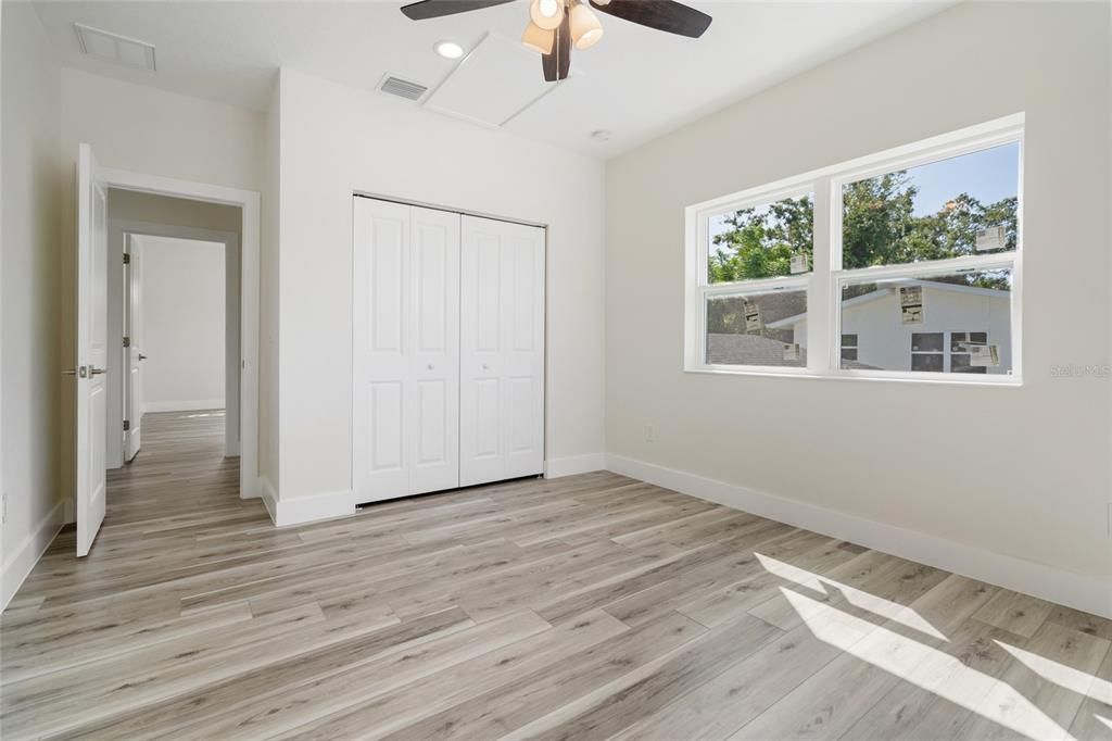 合同活跃: $835,000 (3 贝兹, 2 浴室, 2554 平方英尺)