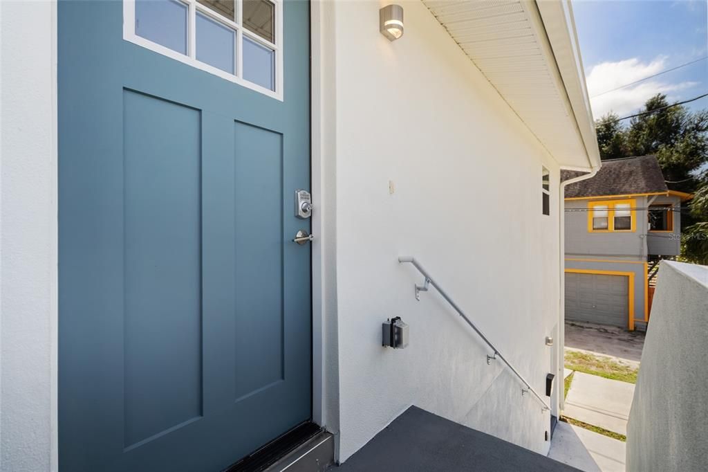 合同活跃: $835,000 (3 贝兹, 2 浴室, 2554 平方英尺)