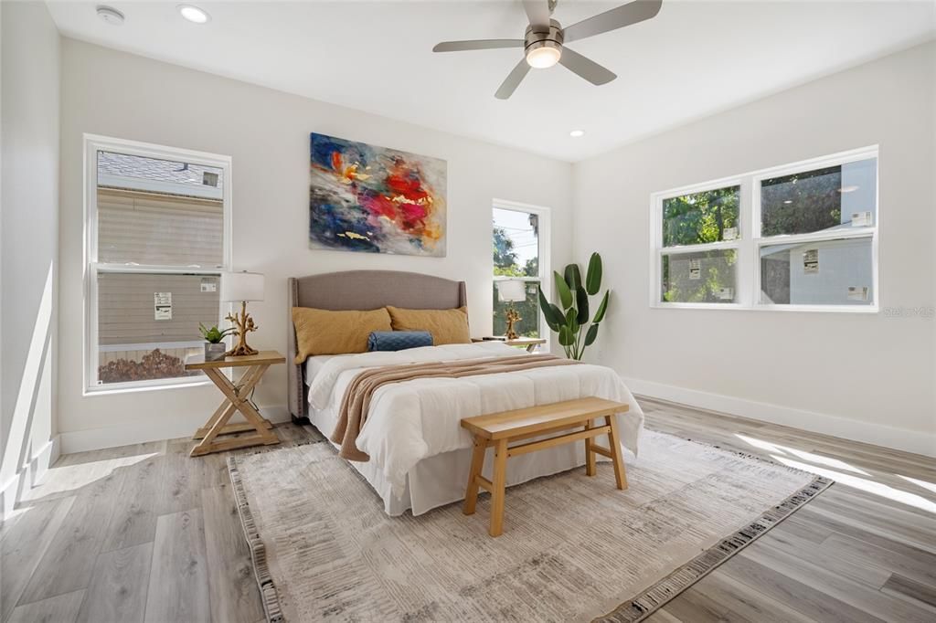 合同活跃: $835,000 (3 贝兹, 2 浴室, 2554 平方英尺)