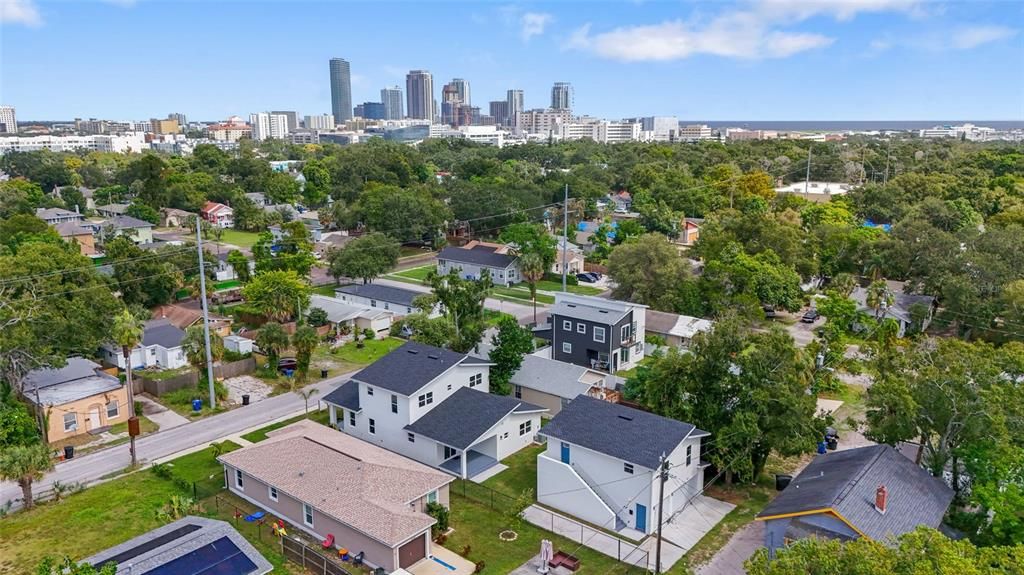 合同活跃: $835,000 (3 贝兹, 2 浴室, 2554 平方英尺)