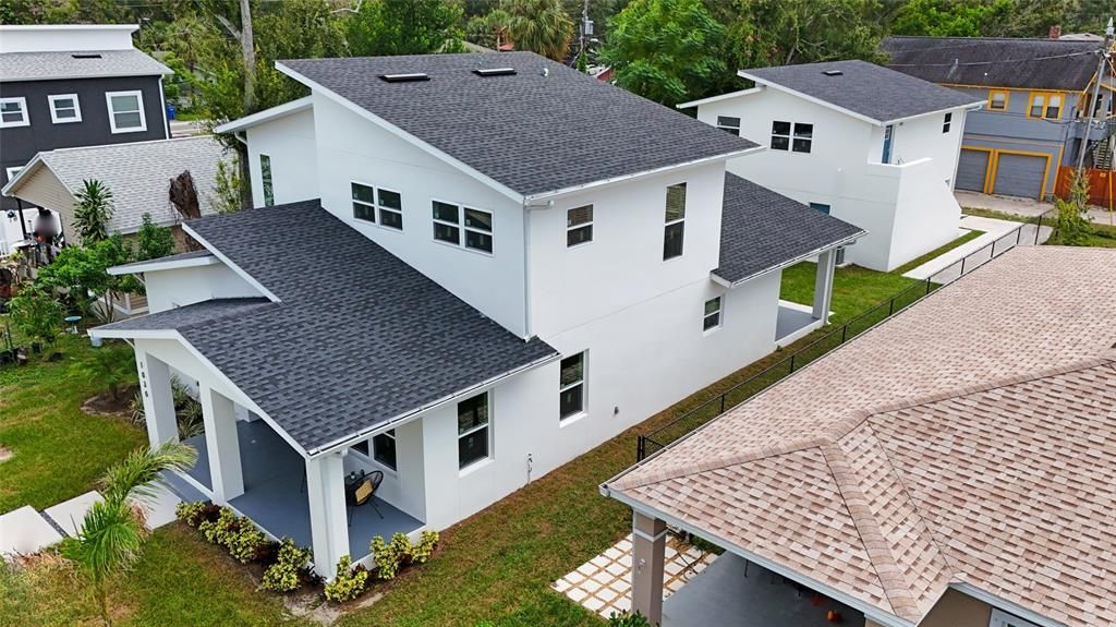 合同活跃: $835,000 (3 贝兹, 2 浴室, 2554 平方英尺)