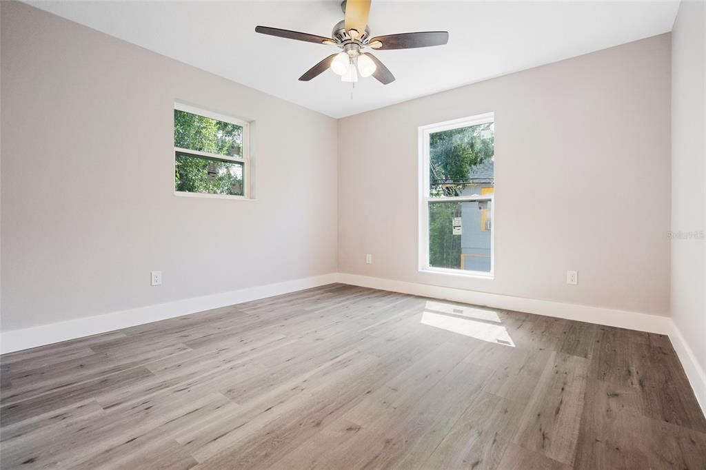 合同活跃: $835,000 (3 贝兹, 2 浴室, 2554 平方英尺)