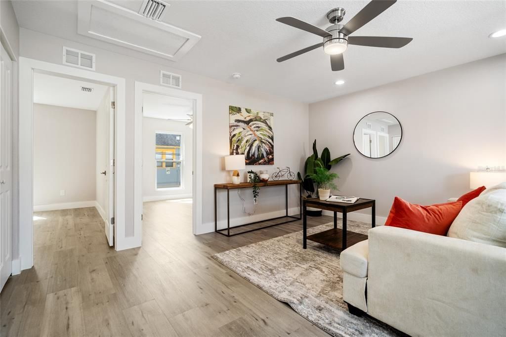 合同活跃: $835,000 (3 贝兹, 2 浴室, 2554 平方英尺)