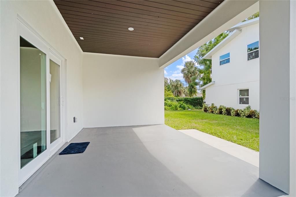 合同活跃: $835,000 (3 贝兹, 2 浴室, 2554 平方英尺)